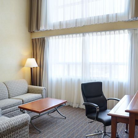 Holiday Inn Hotel & Suites London By Ihg Εξωτερικό φωτογραφία