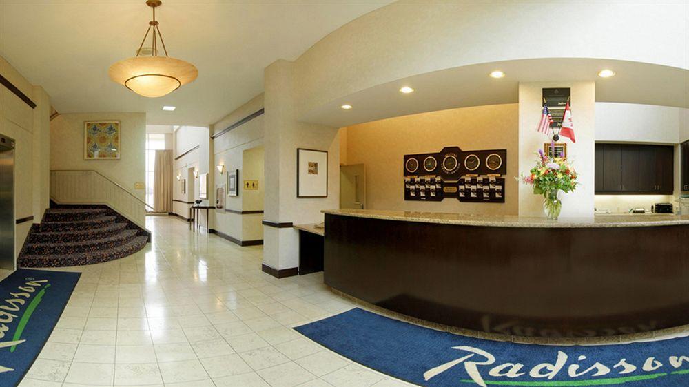 Holiday Inn Hotel & Suites London By Ihg Εξωτερικό φωτογραφία