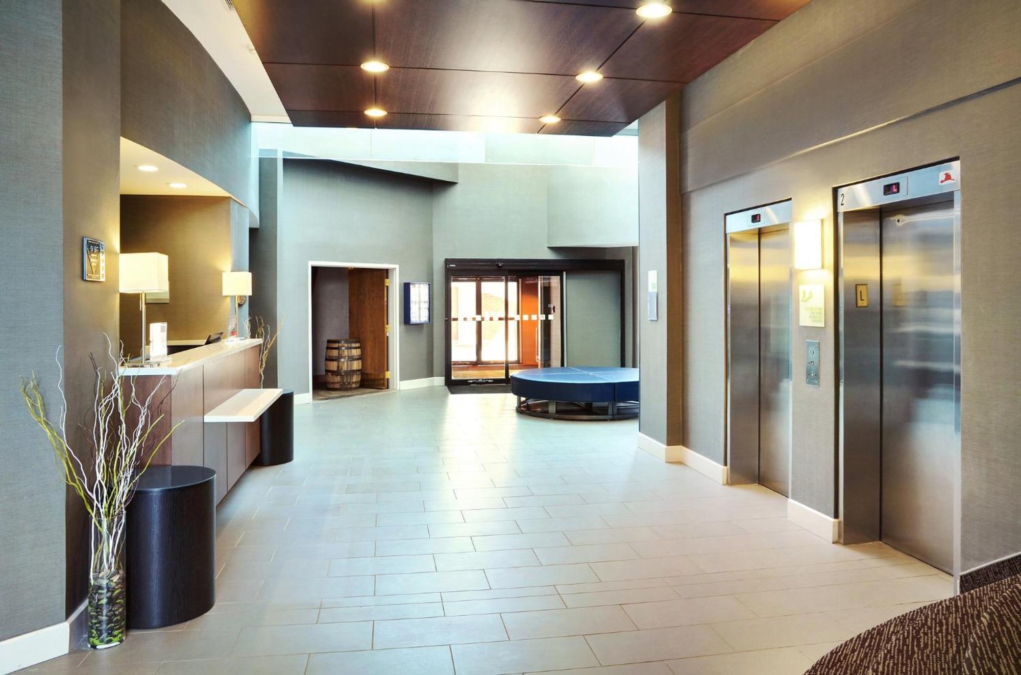 Holiday Inn Hotel & Suites London By Ihg Εξωτερικό φωτογραφία