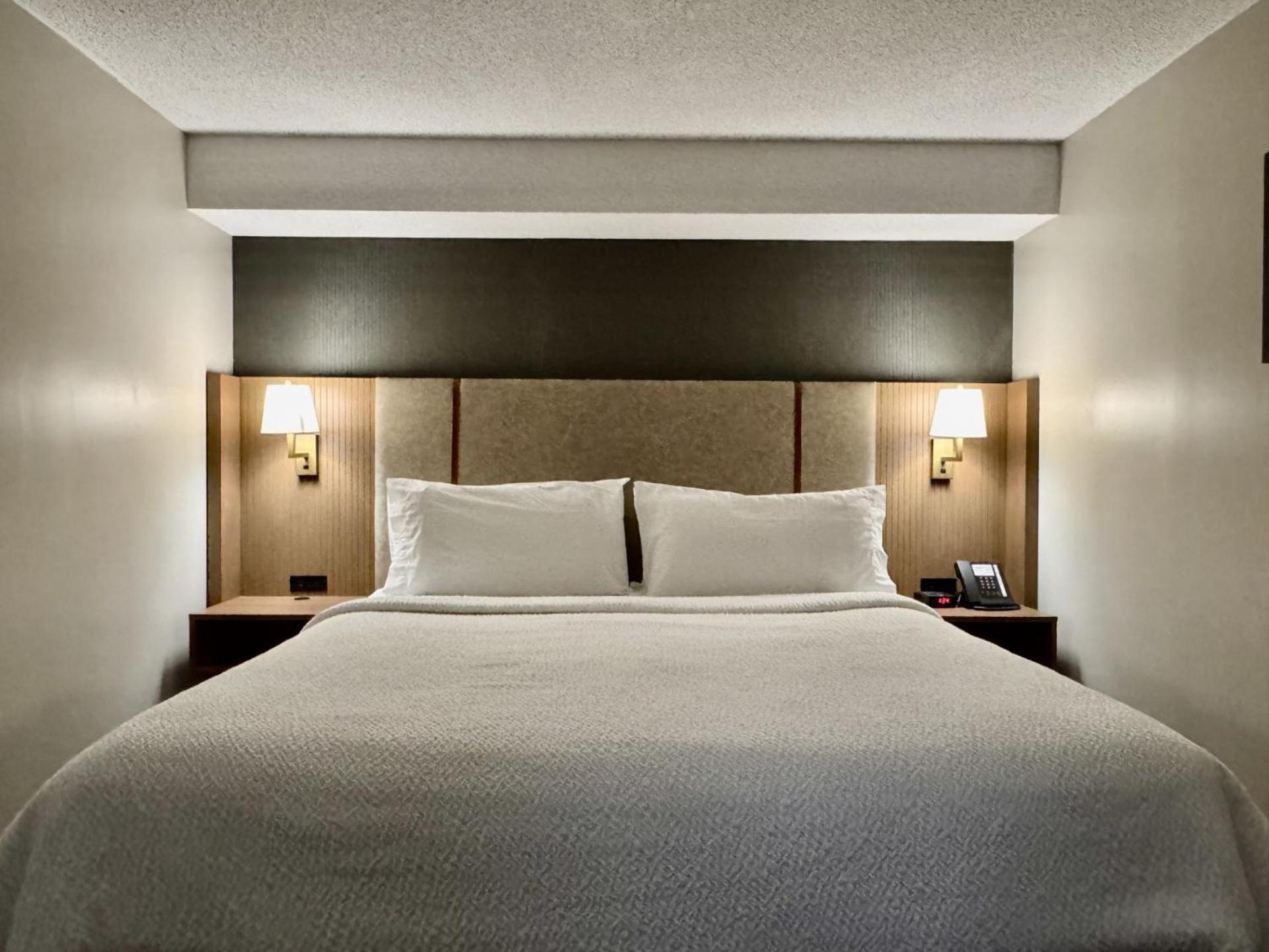 Holiday Inn Hotel & Suites London By Ihg Εξωτερικό φωτογραφία