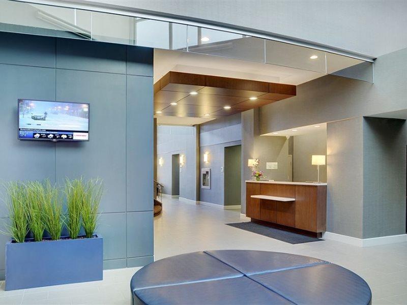 Holiday Inn Hotel & Suites London By Ihg Εξωτερικό φωτογραφία