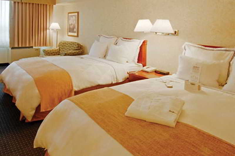 Holiday Inn Hotel & Suites London By Ihg Εξωτερικό φωτογραφία