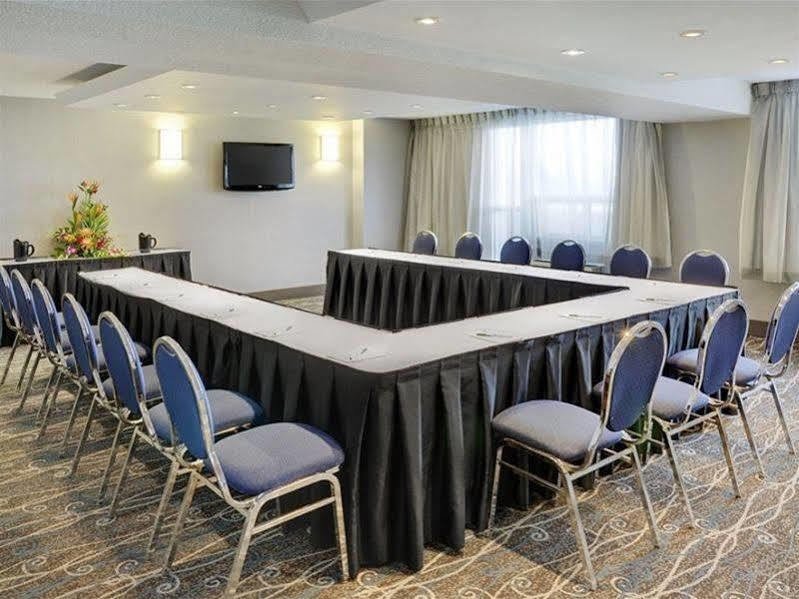 Holiday Inn Hotel & Suites London By Ihg Εξωτερικό φωτογραφία